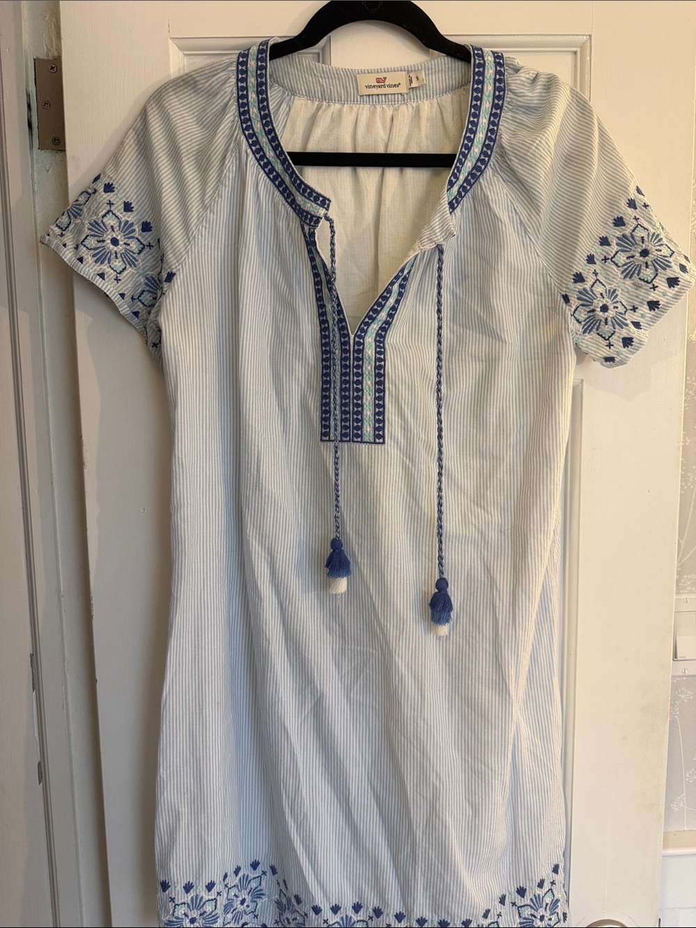 Vineyard Vines dress White with Light Blue Striped